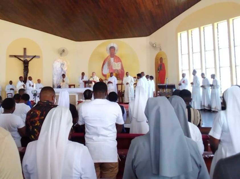 Missionários Celebram Vida Consagrada